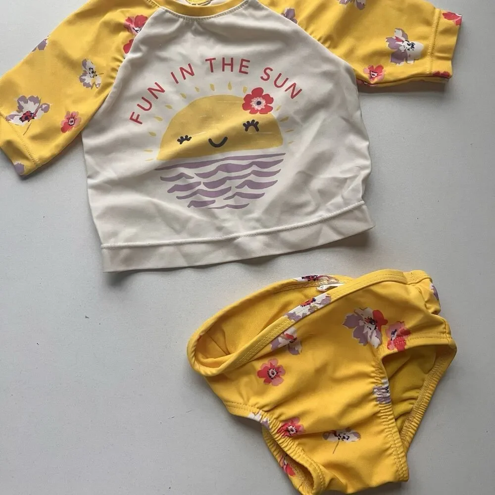 Baby Girl Size 3/6 months Old Navy  2 Piece Swim Suit 2 Piece Swimsuit Rashguard